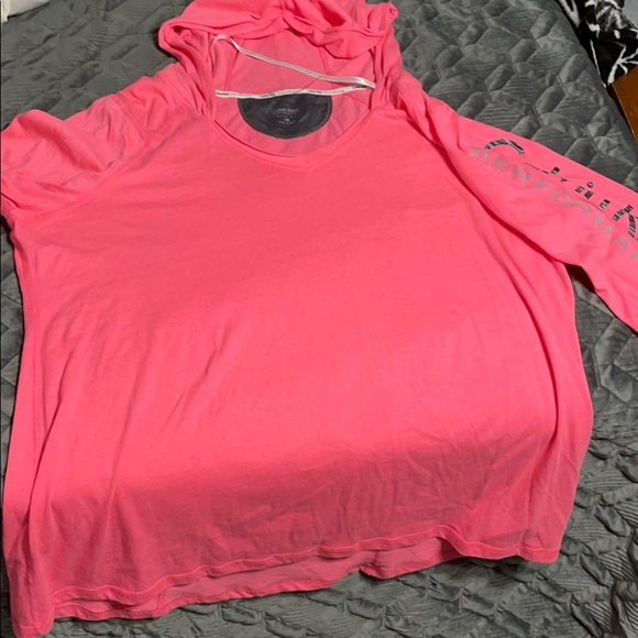 Calvin Klein Tops - A thin sport Calvin Klein performance quick Dry 3x